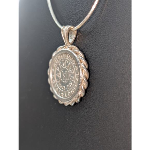 Vtg 925 Sterling Silver Rope Surround Capricorn Two-Sided Coin Pendant Necklace - Picture 3 of 7